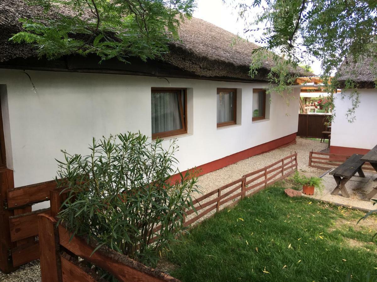 Вилла Balatonkenesei Nadfedeles Lovas Vendeghaz Экстерьер фото
